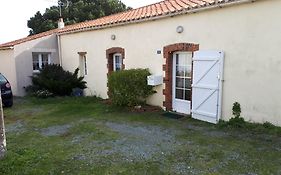 PETITE MAISON 2 PIECES POUR 4 à 5 personnes